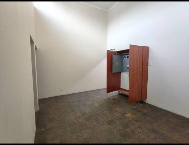 M² BUILDING FOR SALE IN SASOLBURG CENTRAL